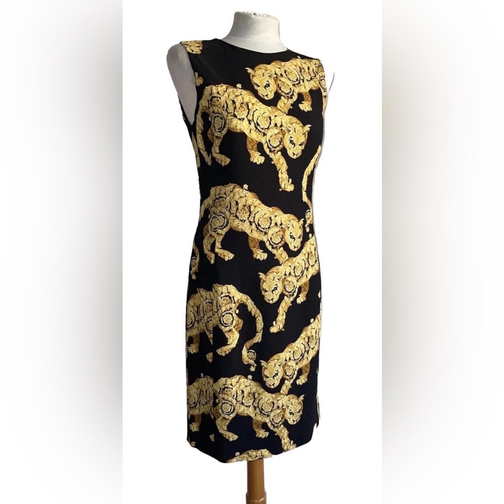Gold Shift Tiger Leaf Classic
Print Sleeveless